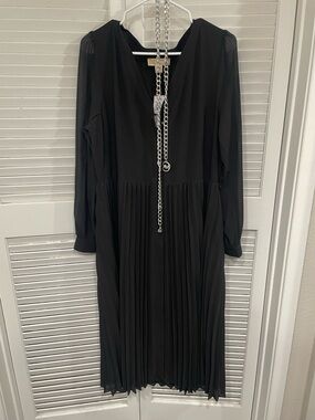 NWT Michael Kors Black Pleated Long-Sleeve Midi Dress with Chain Belt (callout)
